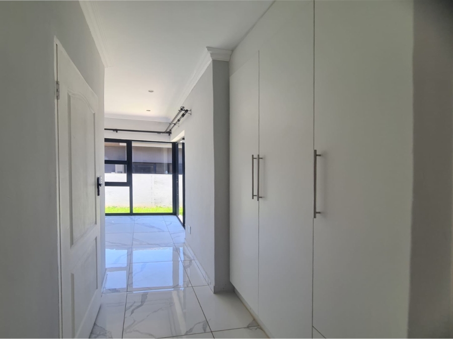 To Let 4 Bedroom Property for Rent in Melodie North West